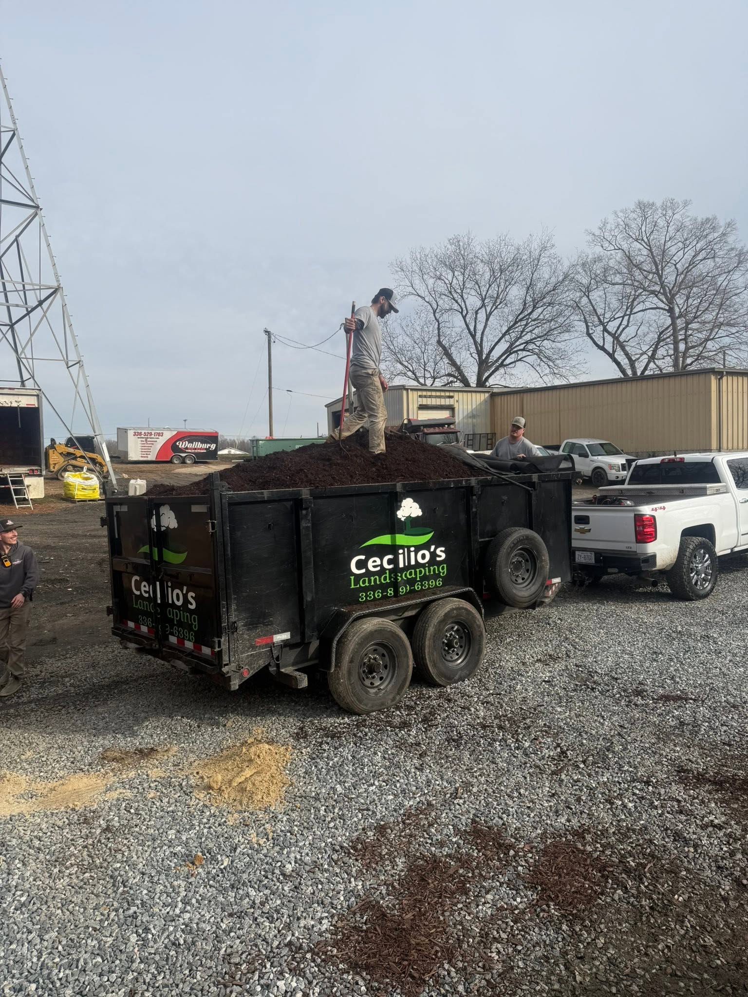 Landscaper trailer loaded with mulch at Wallburg Mulch Worx in High Point NC
